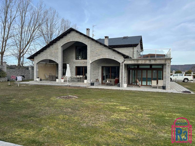 Chalet Independiente en venta Lorenzana, León. Ref: 22210. Inmobiliaria R3