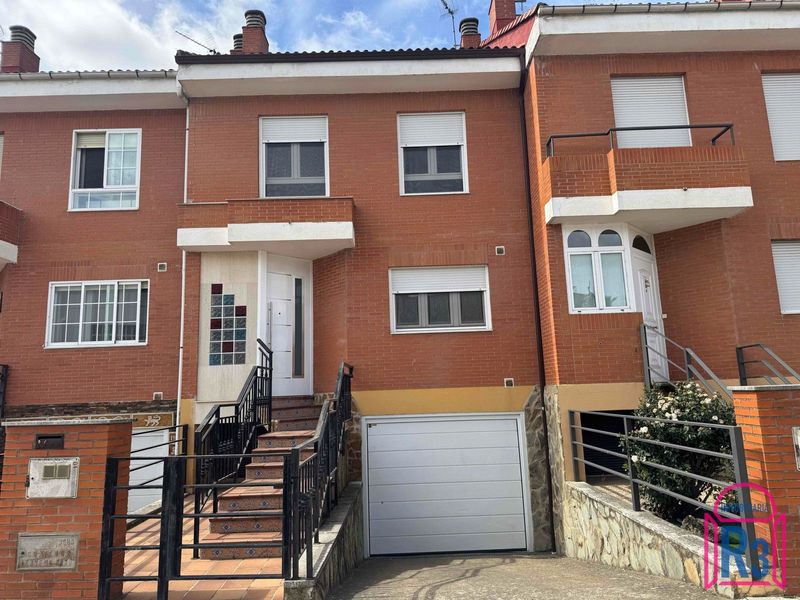 Chalet Adosado en venta Trobajo del Camino, León. Ref: 22268. Inmobiliaria R3