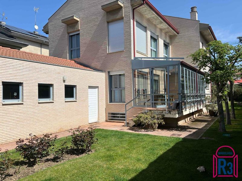 Chalet Independiente en venta León. Ref: 22280. Inmobiliaria R3