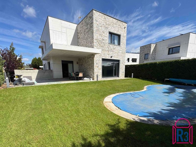 Chalet Independiente en venta León. Ref: 22329. Inmobiliaria R3