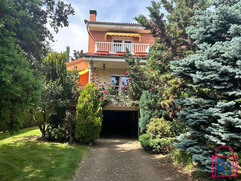 Chalet Independiente en venta Carbajal De La Legua, León. Ref: 22346. Inmobiliaria R3