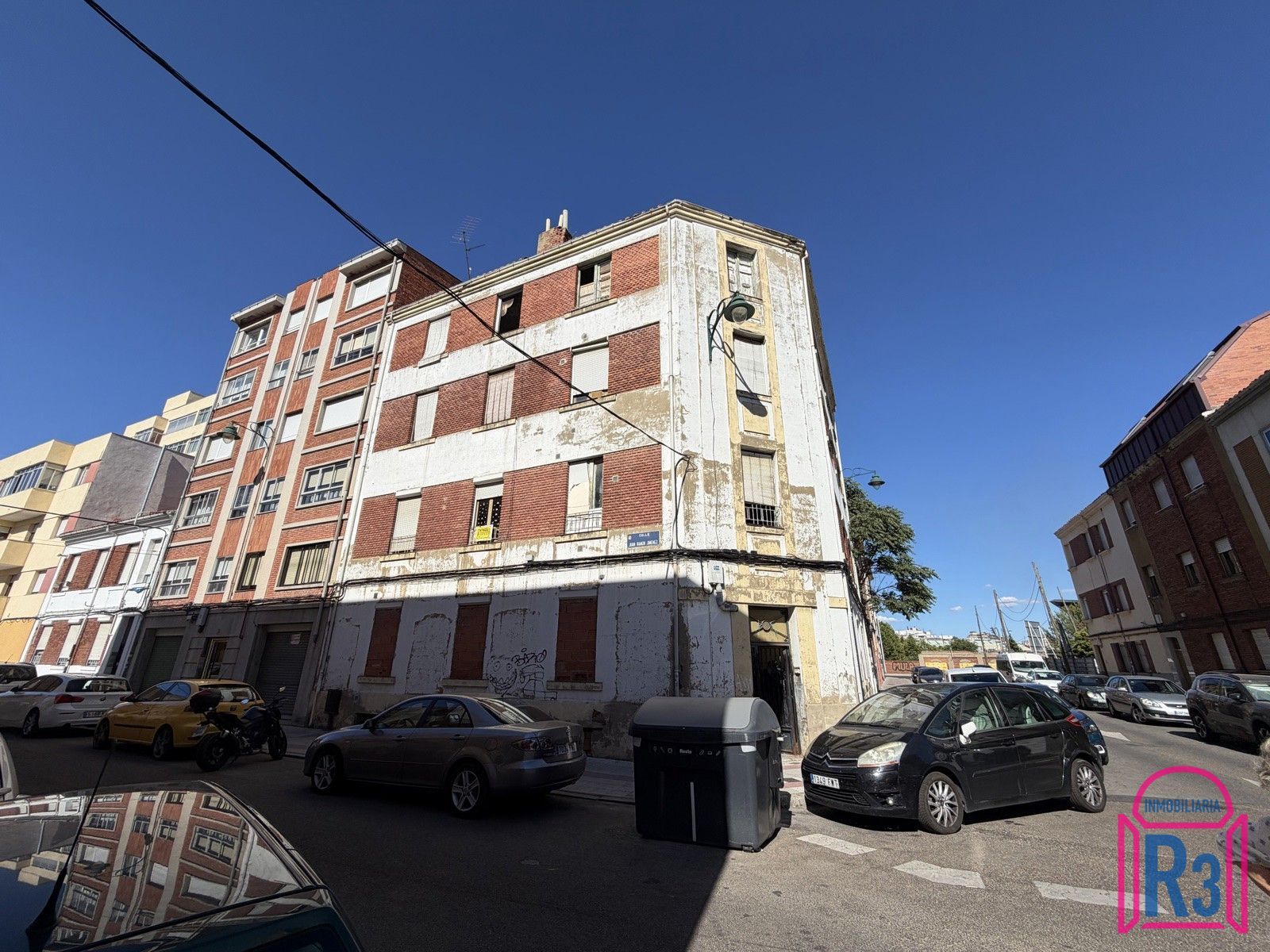 Edificio para reformar cerca del Palacio de Congresos