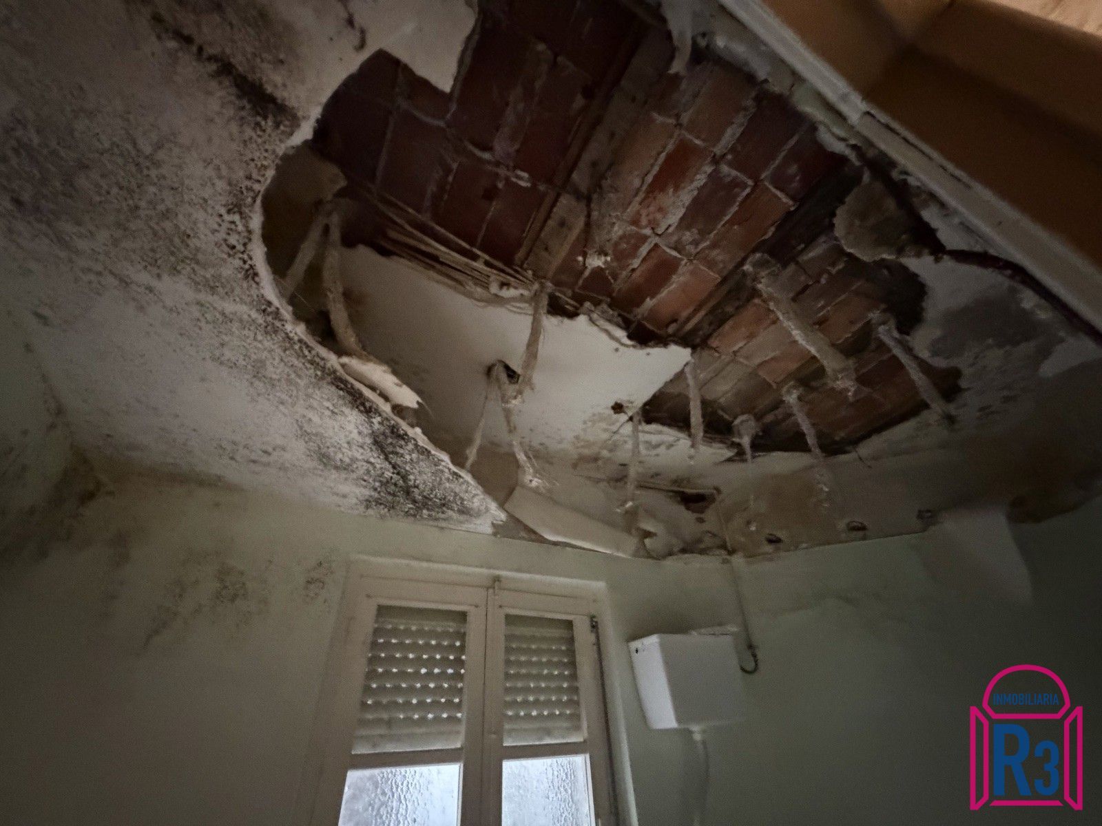 Edificio para reformar cerca del Palacio de Congresos