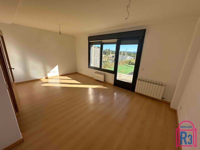 Chalet Adosado en venta Garrafe De Torio, León. Ref: 22392. Inmobiliaria R3