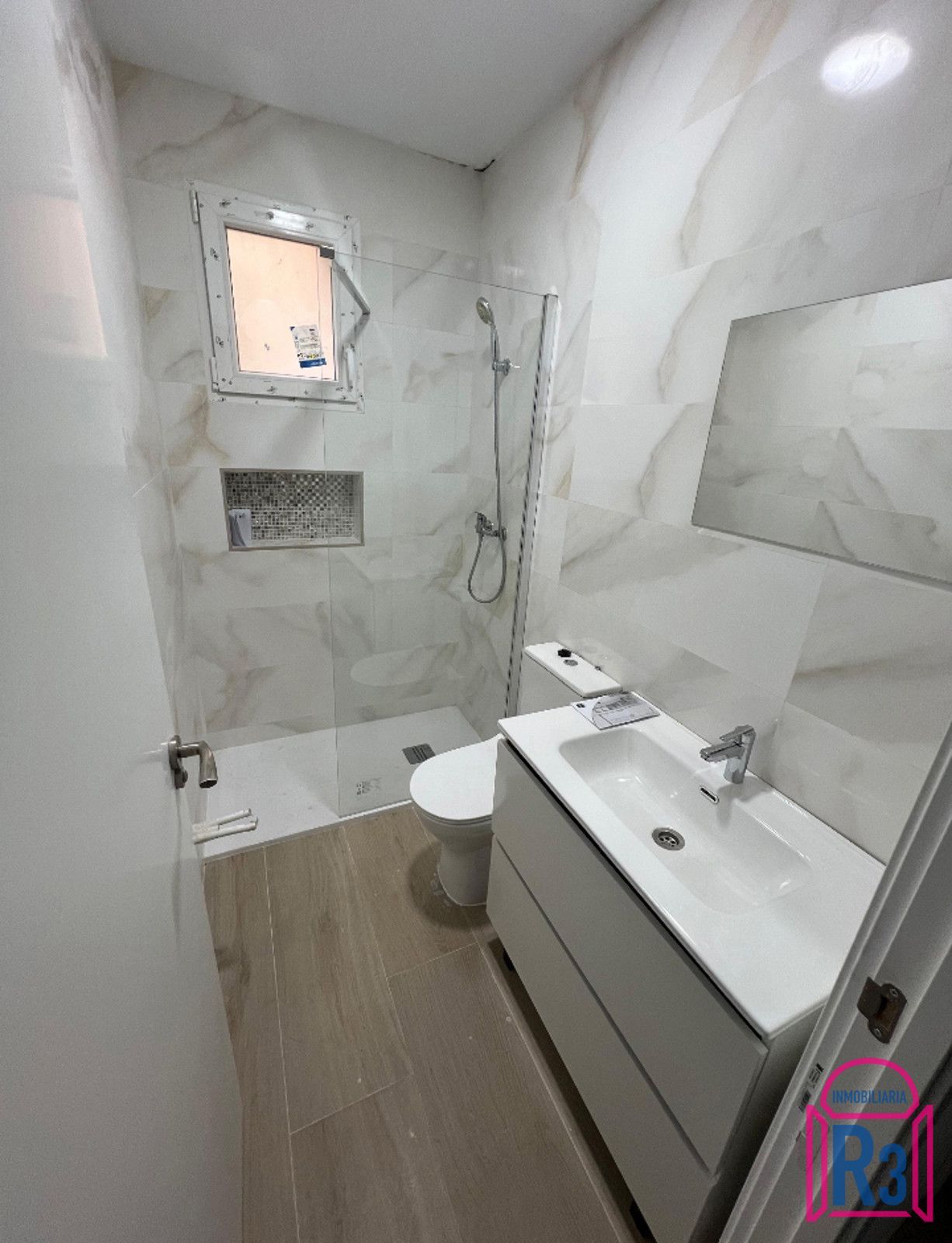 Vivienda de 4 habitaciones y reforma integral en planta Semisótano