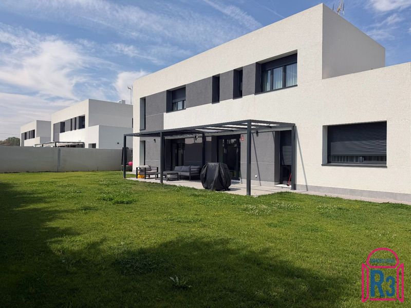 Chalet Independiente en venta Villarrodrigo De Las Regueras, León. Ref: 22432. Inmobiliaria R3