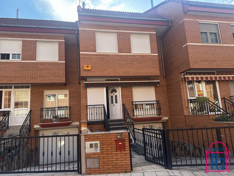 Chalet Adosado en venta León. Ref: 22442. Inmobiliaria R3