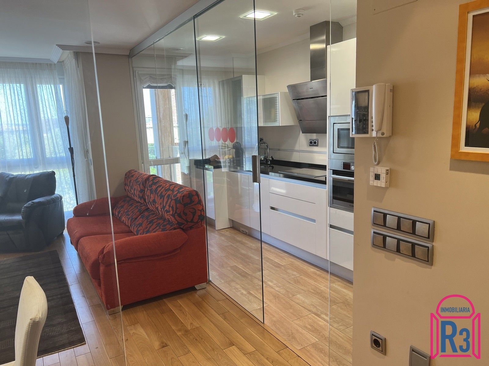 Bonito apartamento nuevo, alto y soleado con garaje