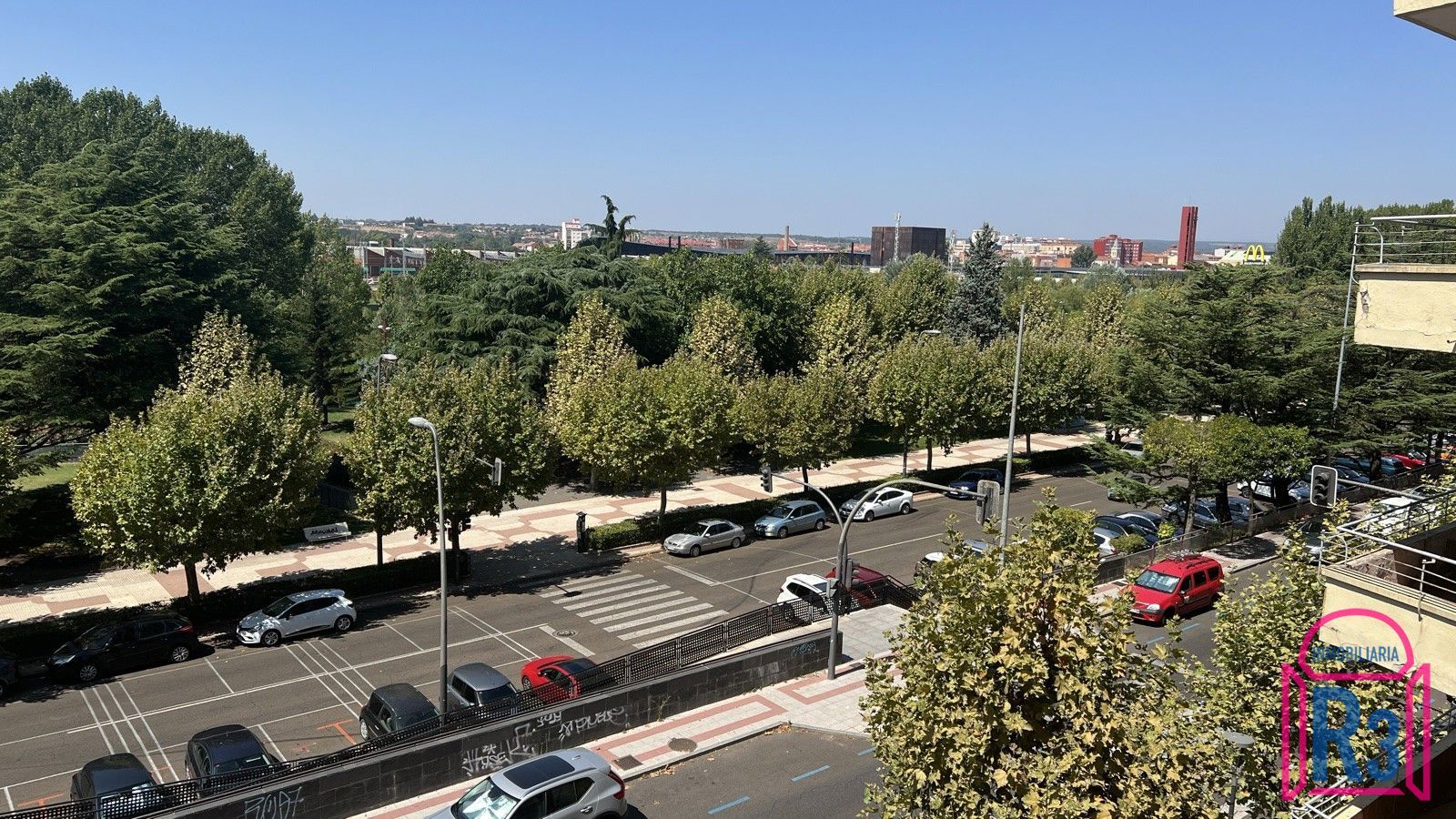 Bonito apartamento nuevo, alto y soleado con garaje