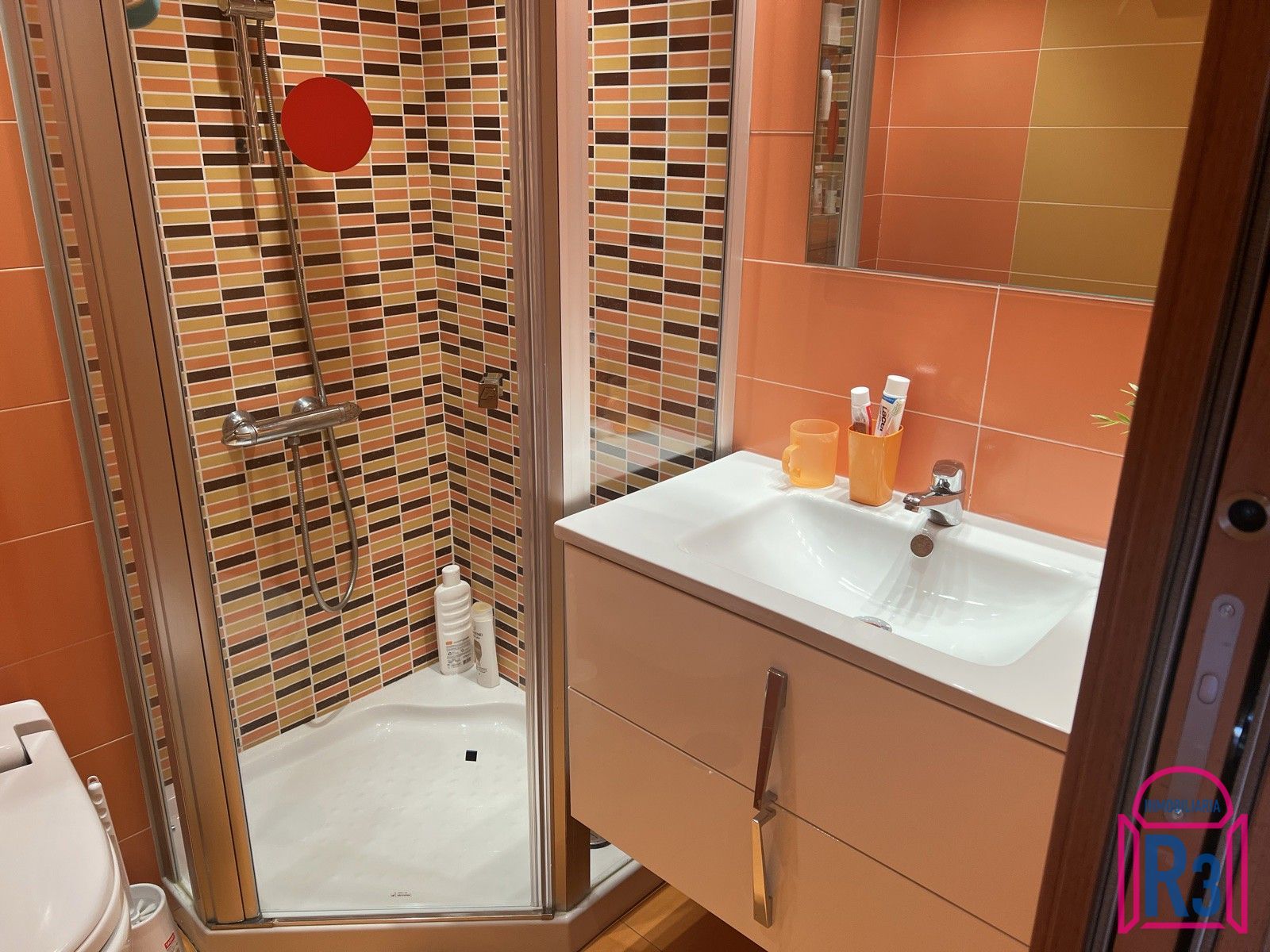 Bonito apartamento nuevo, alto y soleado con garaje