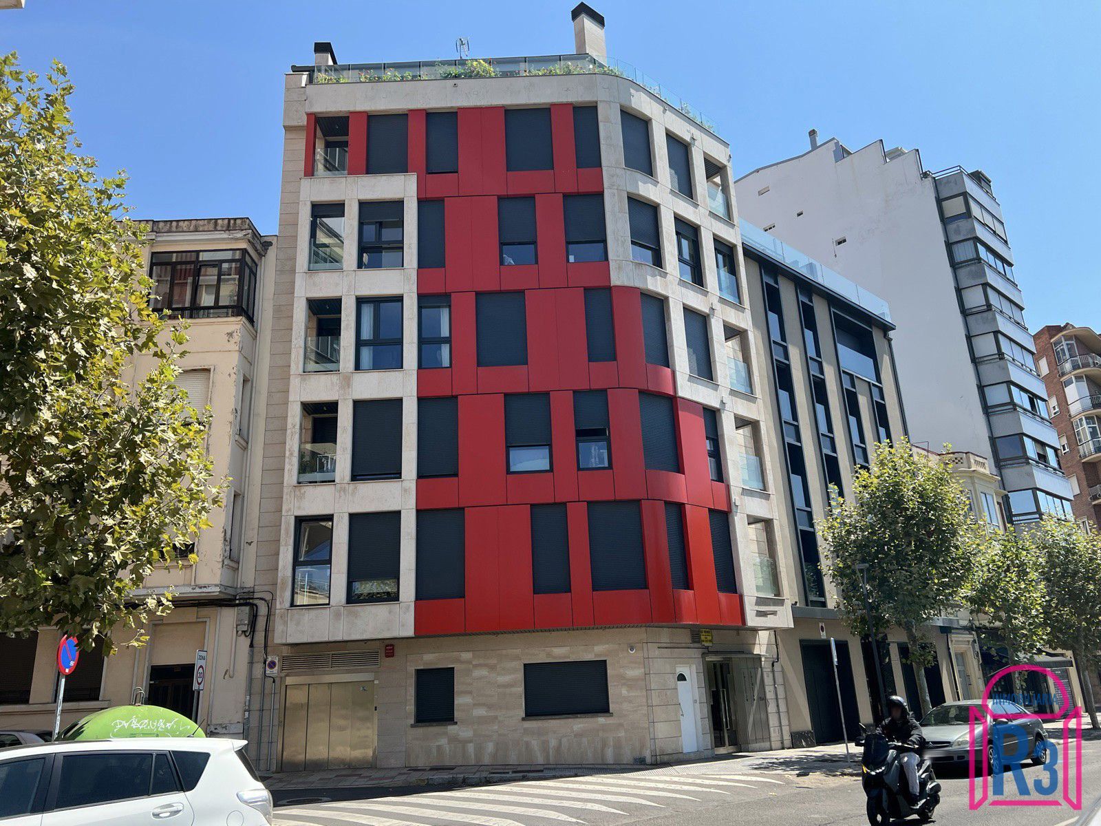Bonito apartamento nuevo, alto y soleado con garaje