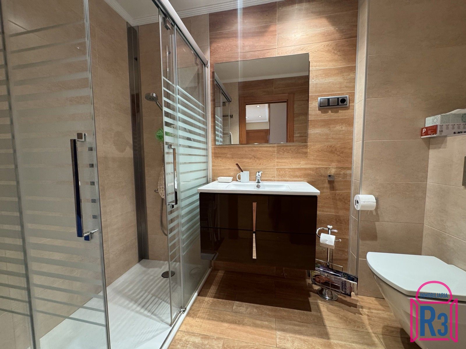 Bonito apartamento amueblado, seminuevo, alto y soleado con garaje. - Foto 13