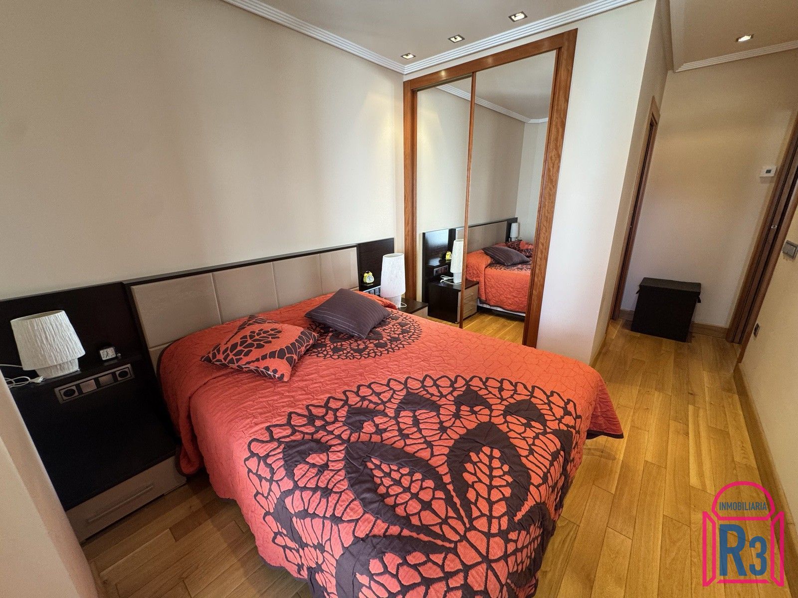 Bonito apartamento amueblado, seminuevo, alto y soleado con garaje. - Foto 12