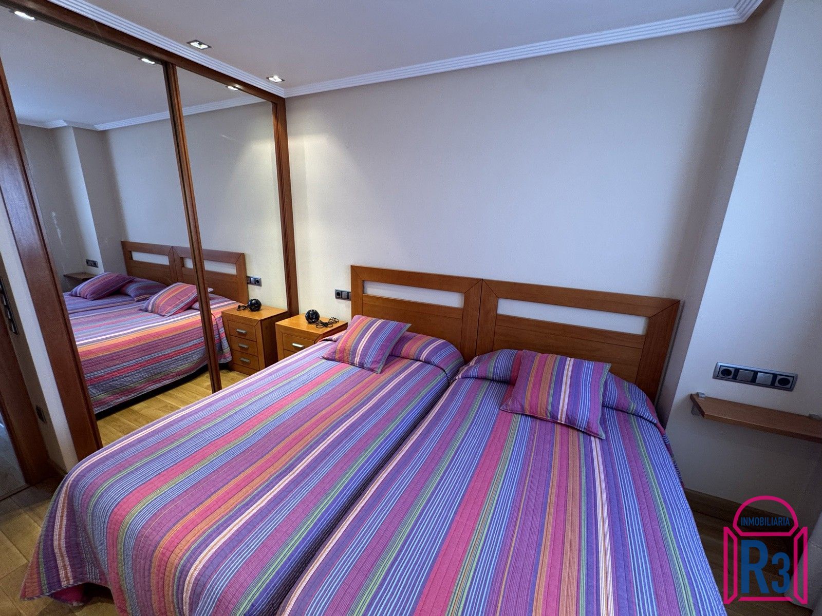 Bonito apartamento amueblado, seminuevo, alto y soleado con garaje. - Foto 16