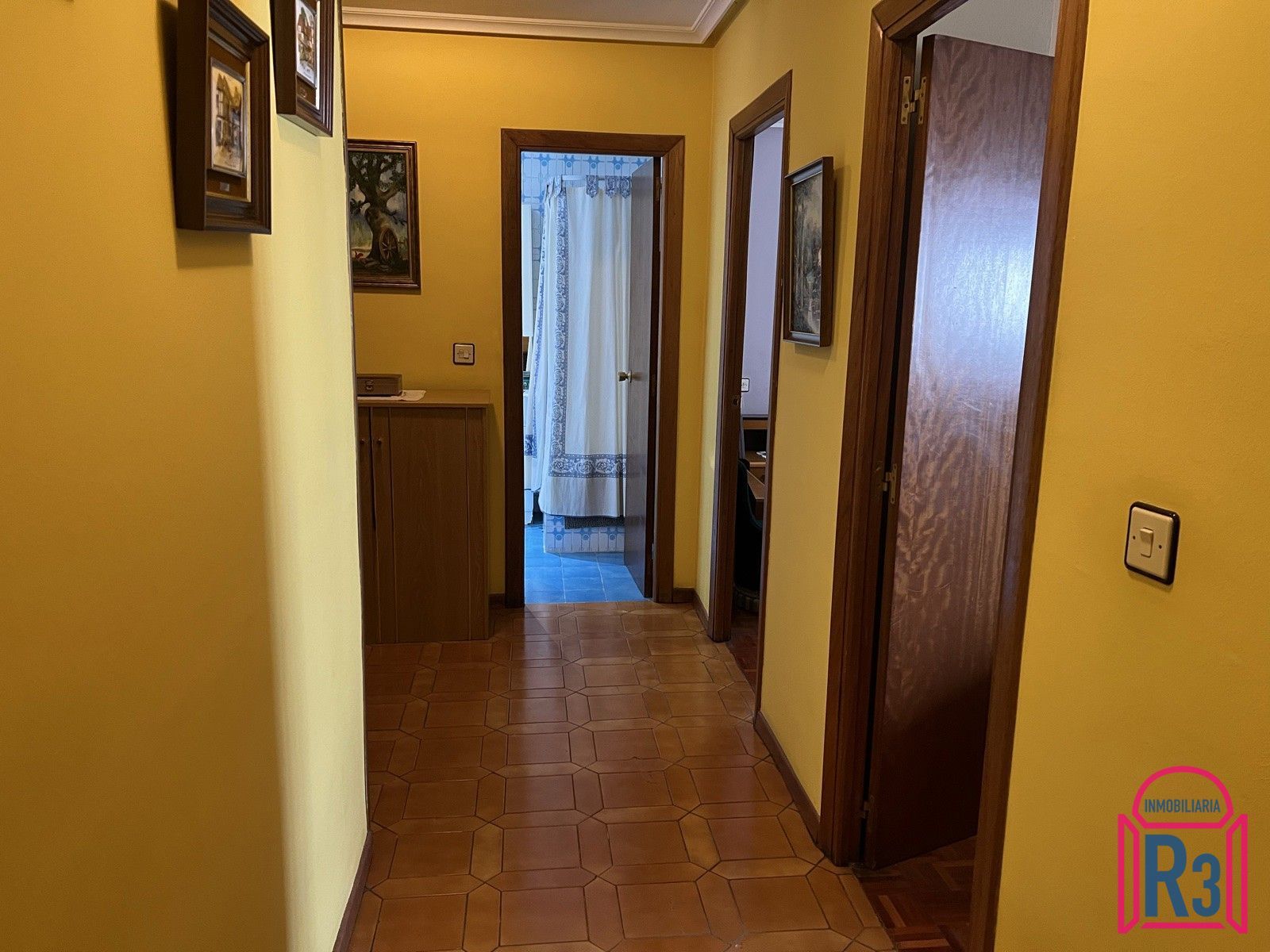 Amplio piso bien distribuido próximo al arco de la cárcel