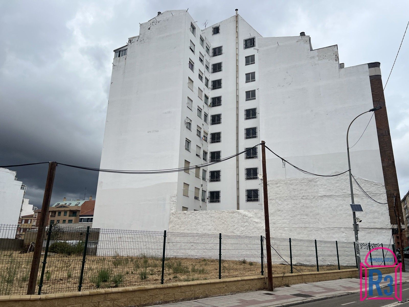 Amplio piso bien distribuido próximo al arco de la cárcel