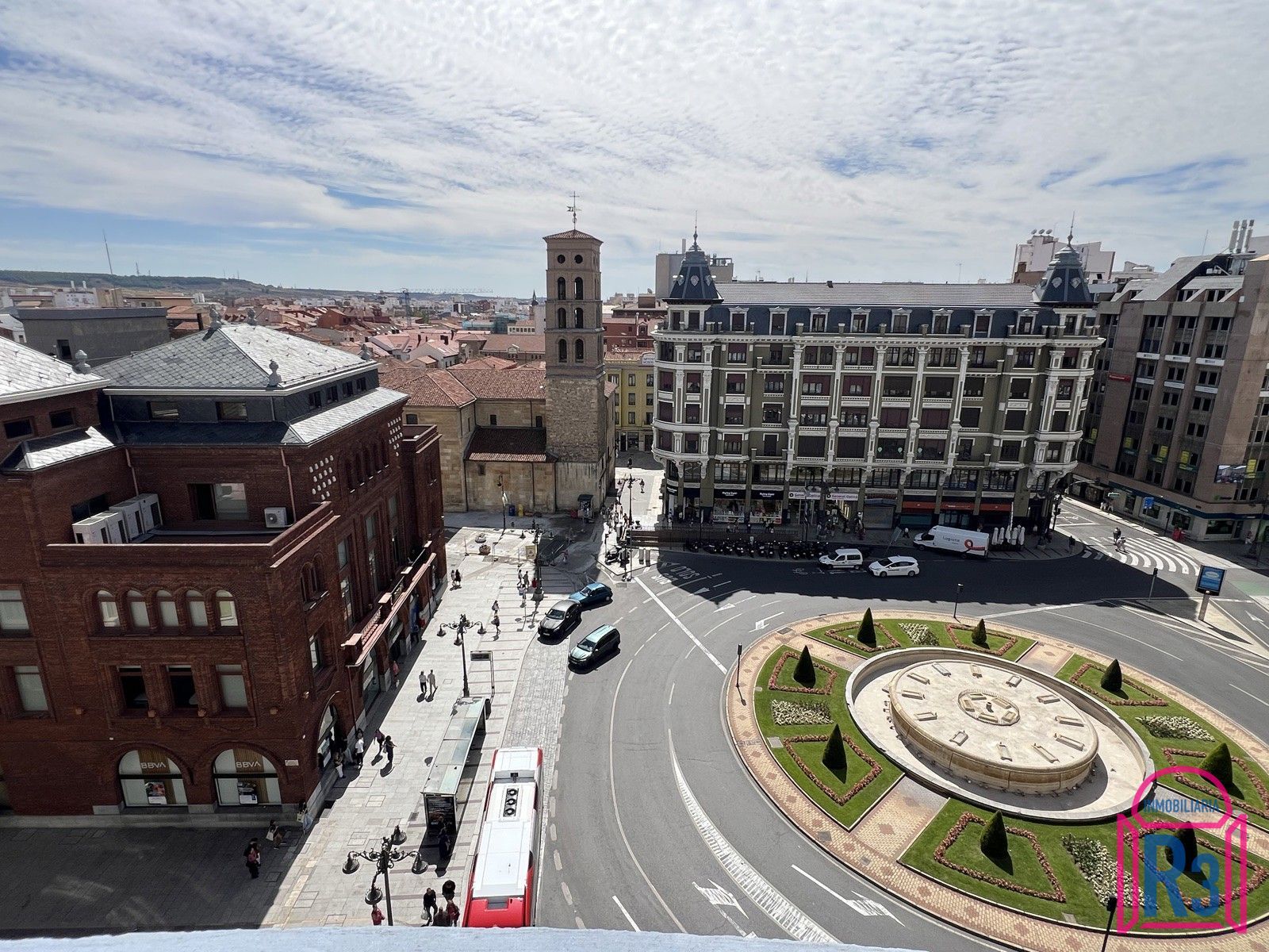 Excelente piso en edificio singular con magníficas vistas