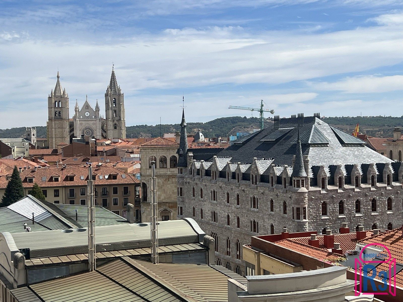 Excelente piso en edificio singular con magníficas vistas