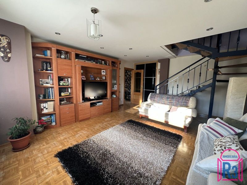 Dúplex en venta Villaquilambre, León. Ref: 22483. Inmobiliaria R3