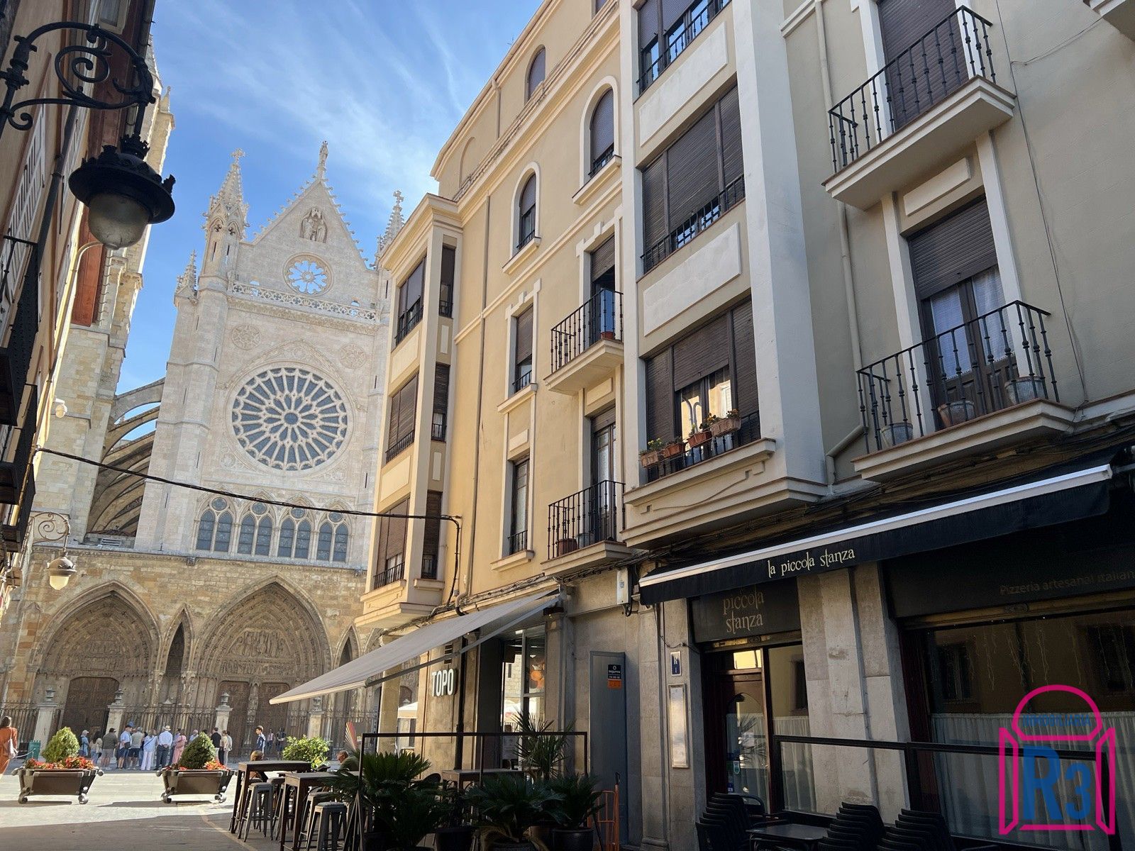 Exclusiva vivienda toda exterior enfrente de la fachada principal de la Catedral. - Foto 2