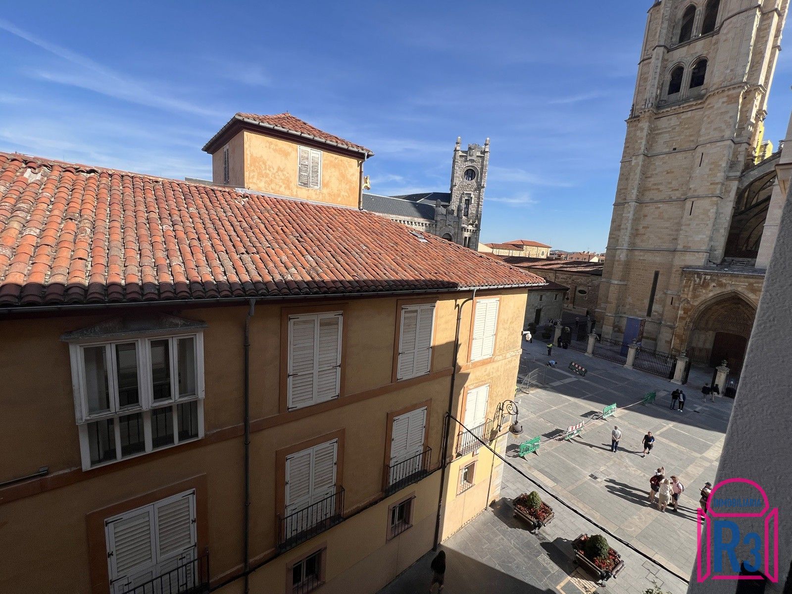 Exclusiva vivienda toda exterior enfrente de la fachada principal de la Catedral. - Foto 9