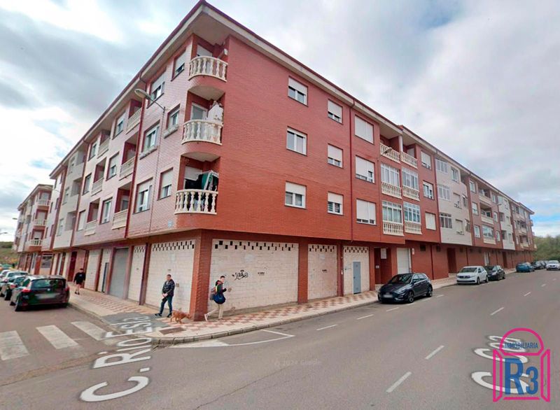 Local Comercial en venta y alquiler Navatejera, León. Ref: 266. Inmobiliaria R3