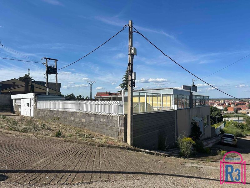 Edificio Singular en venta Trobajo del Camino, León. Ref: 4413. Inmobiliaria R3