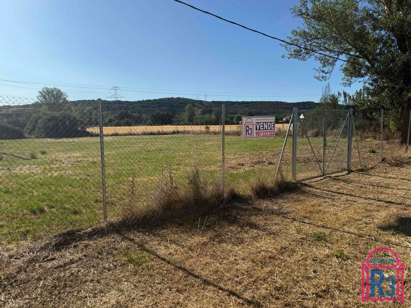 Parcela Urbana en venta Villanueva Del Arbol, León. Ref: 4911. Inmobiliaria R3