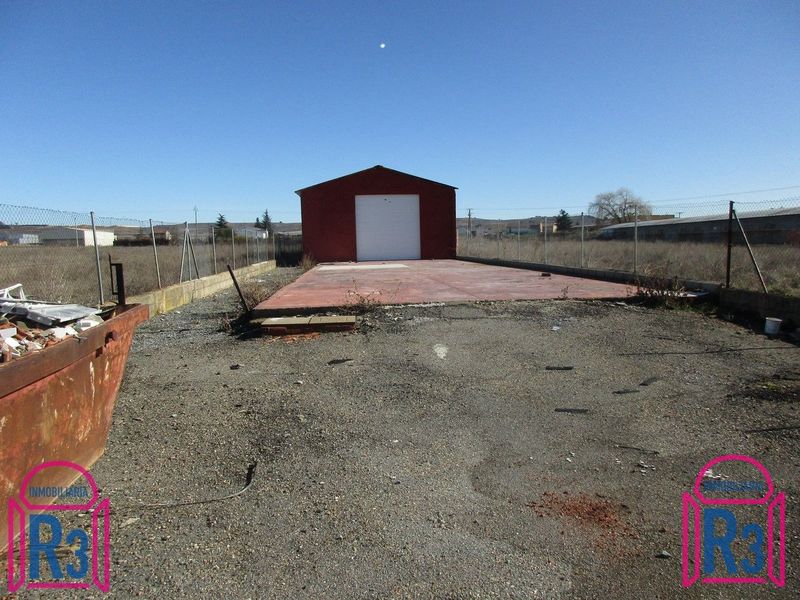 Nave Industrial en venta Santa Olaja De La Ribera, León. Ref: 4965. Inmobiliaria R3