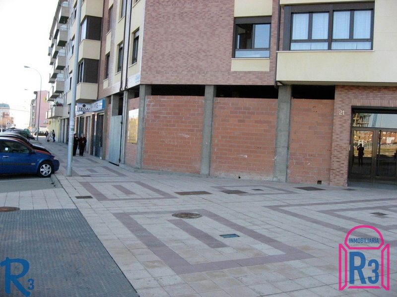Local Comercial en venta y alquiler León. Ref: 5111. Inmobiliaria R3