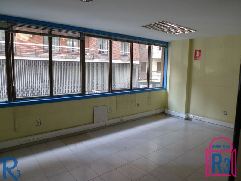 Oficina en venta y alquiler León. Ref: 5709. Inmobiliaria R3