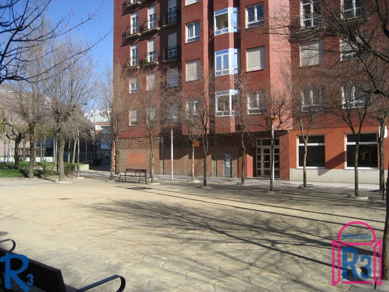 Local Comercial en venta y alquiler León. Ref: 6407. Inmobiliaria R3