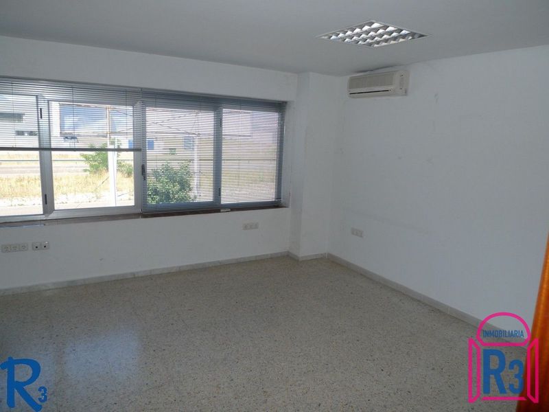 Oficina en alquiler Onzonilla, León. Ref: 6807. Inmobiliaria R3