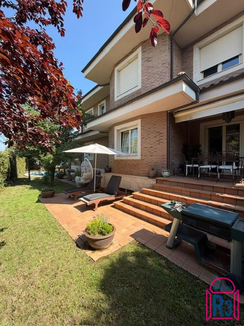 Chalet Independiente en alquiler León. Ref: 8529. Inmobiliaria R3