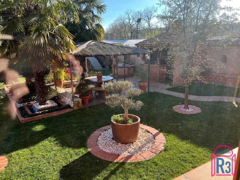 Chalet Independiente en venta Campo Y Santibañez, León. Ref: 8883. Inmobiliaria R3