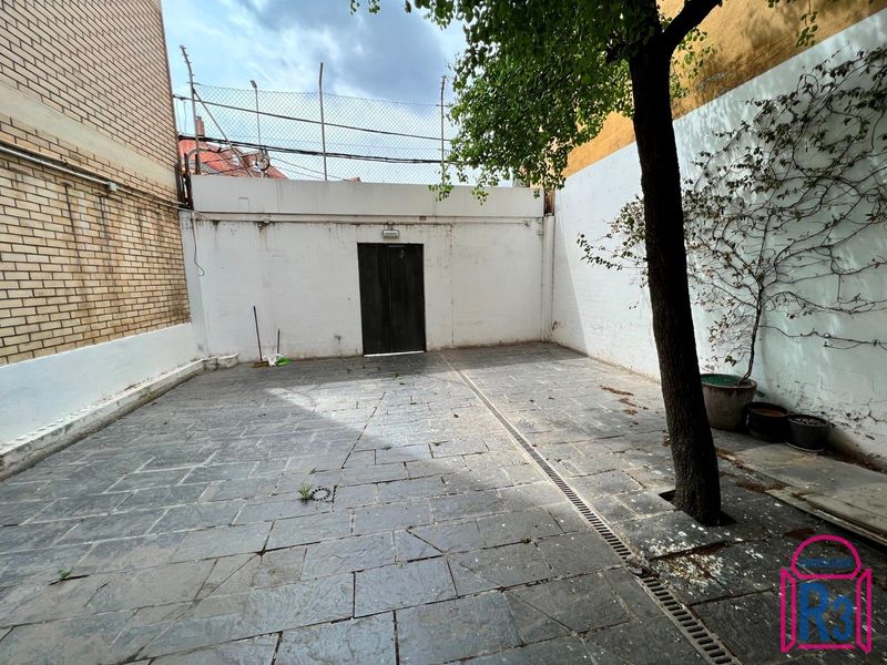 Local Comercial en alquiler La Virgen del Camino, León. Ref: 8952. Inmobiliaria R3