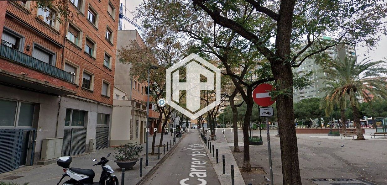 PISO EN LA SAGRERA A REFORMAR CON 3 HABITACIONES Y 1 BAÑO