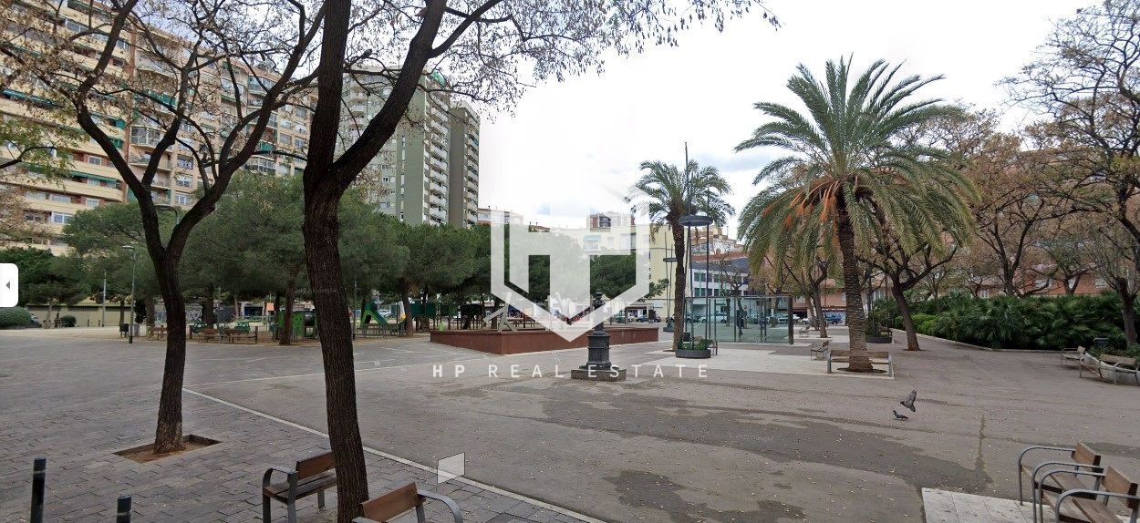 PISO EN LA SAGRERA A REFORMAR CON 3 HABITACIONES Y 1 BAÑO