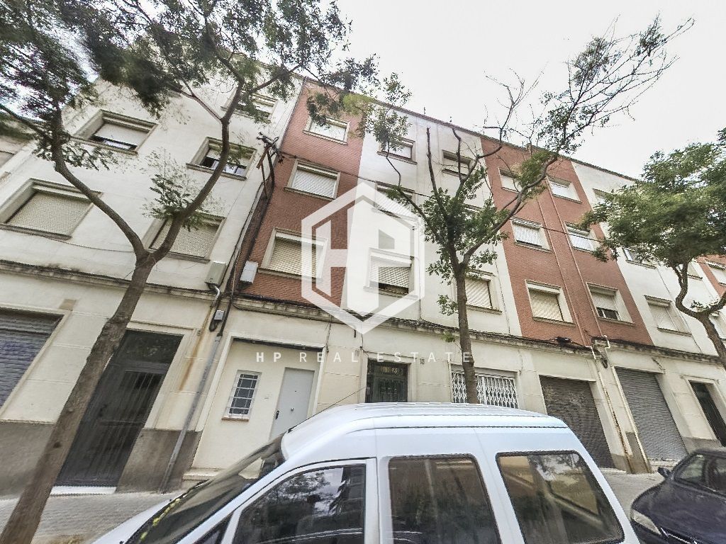 PISO EN VENTA EN HORTA DE 2 HABITACIONES Y 1 BAÑO
