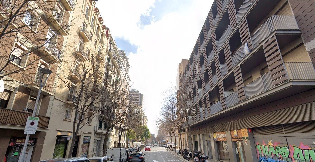 PISO EN VENTA EN CALLE VALENCIA SAGRADA FAMILIA