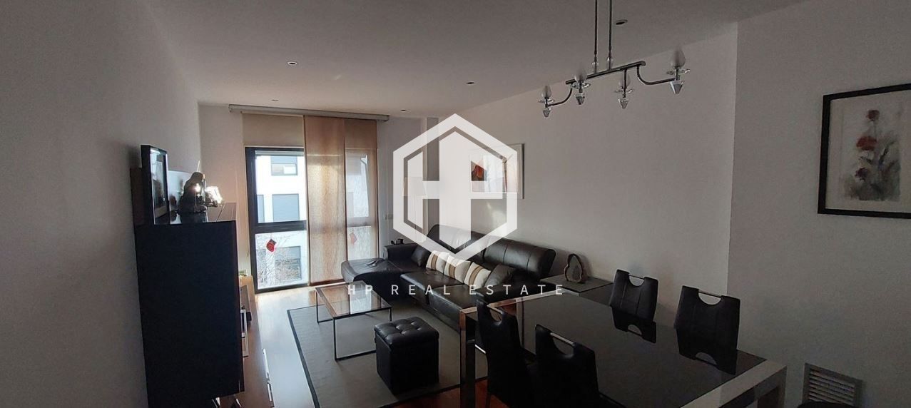 PISO DE 3 HABITACIONES Y BALCON EN FINCA  SEMINUEVA