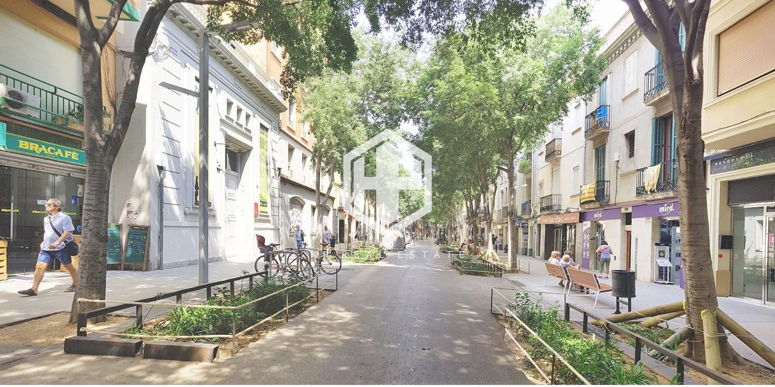 PISO DE 3 HABITACIONES Y BALCON EN FINCA  SEMINUEVA