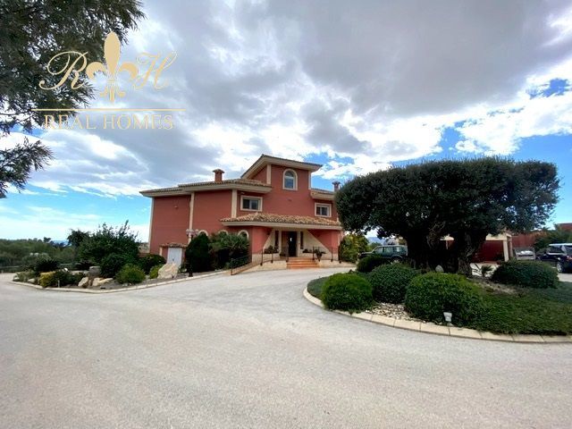 Chalet Independiente en venta Alfaz del Pi, Alicante. Ref: 1649. Real Homes