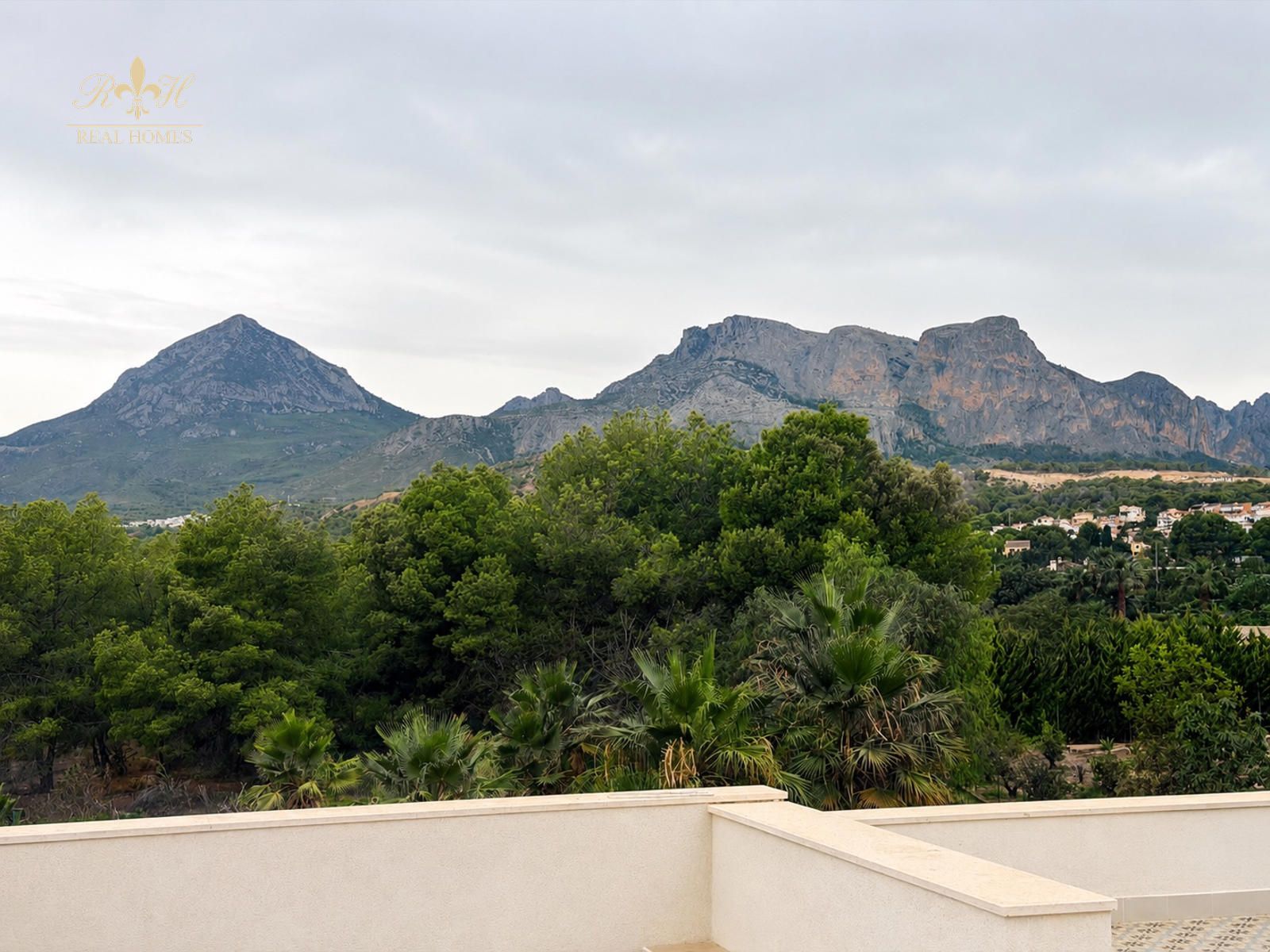 Exclusiva villa mediterránea con gran potencial de inversión en Alfaz del Pi