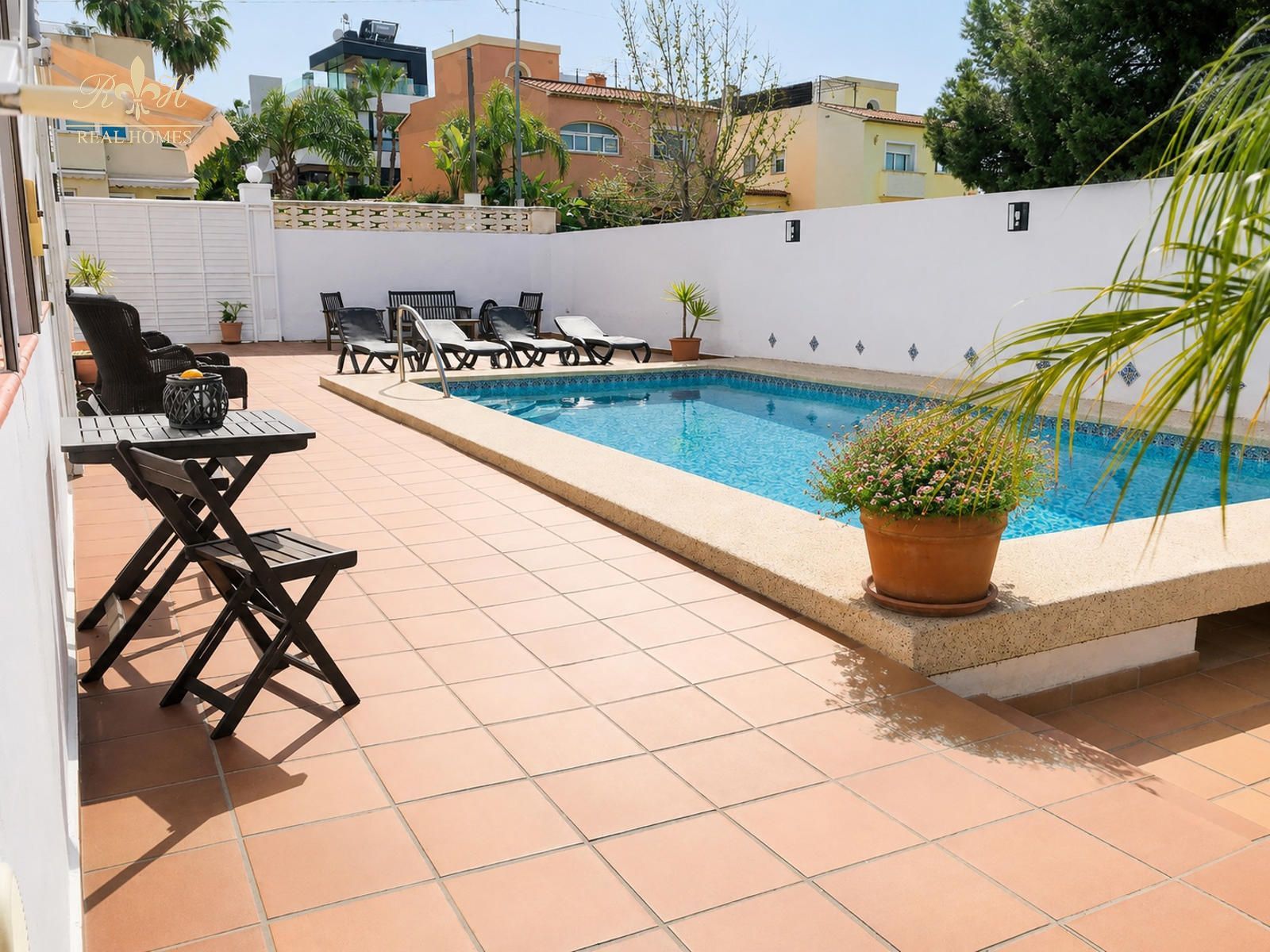 Espectacular adosado con piscina privada, cocina de verano y vistas panorámicas en El Albir