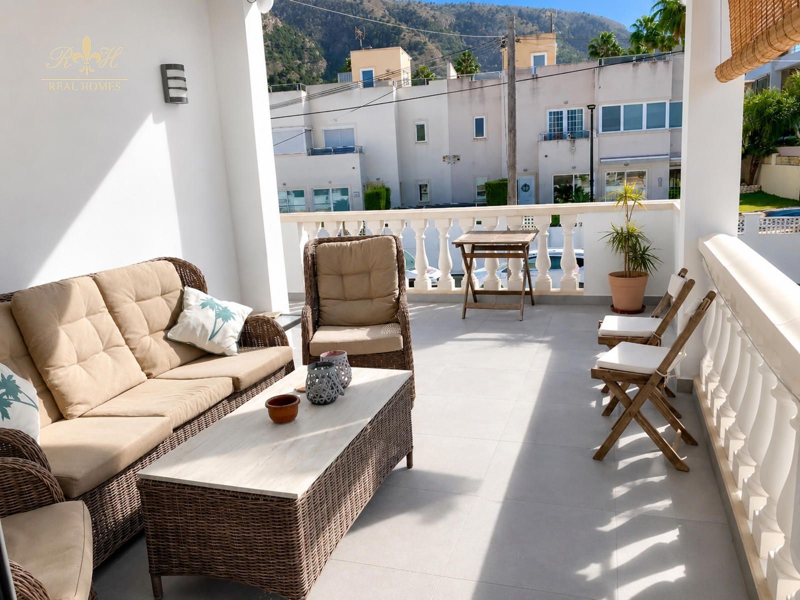 Espectacular adosado con piscina privada, cocina de verano y vistas panorámicas en El Albir