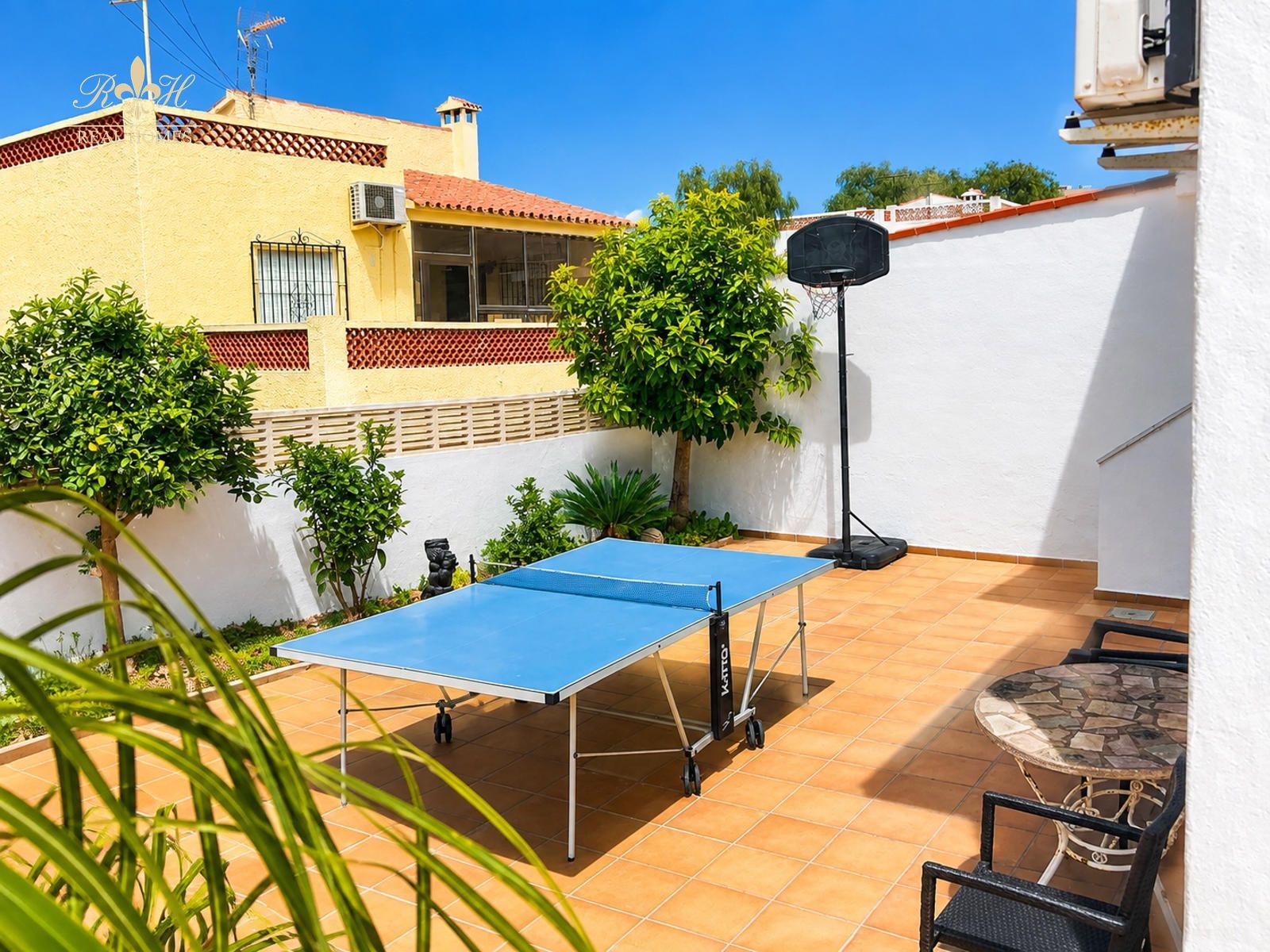Espectacular adosado con piscina privada, cocina de verano y vistas panorámicas en El Albir