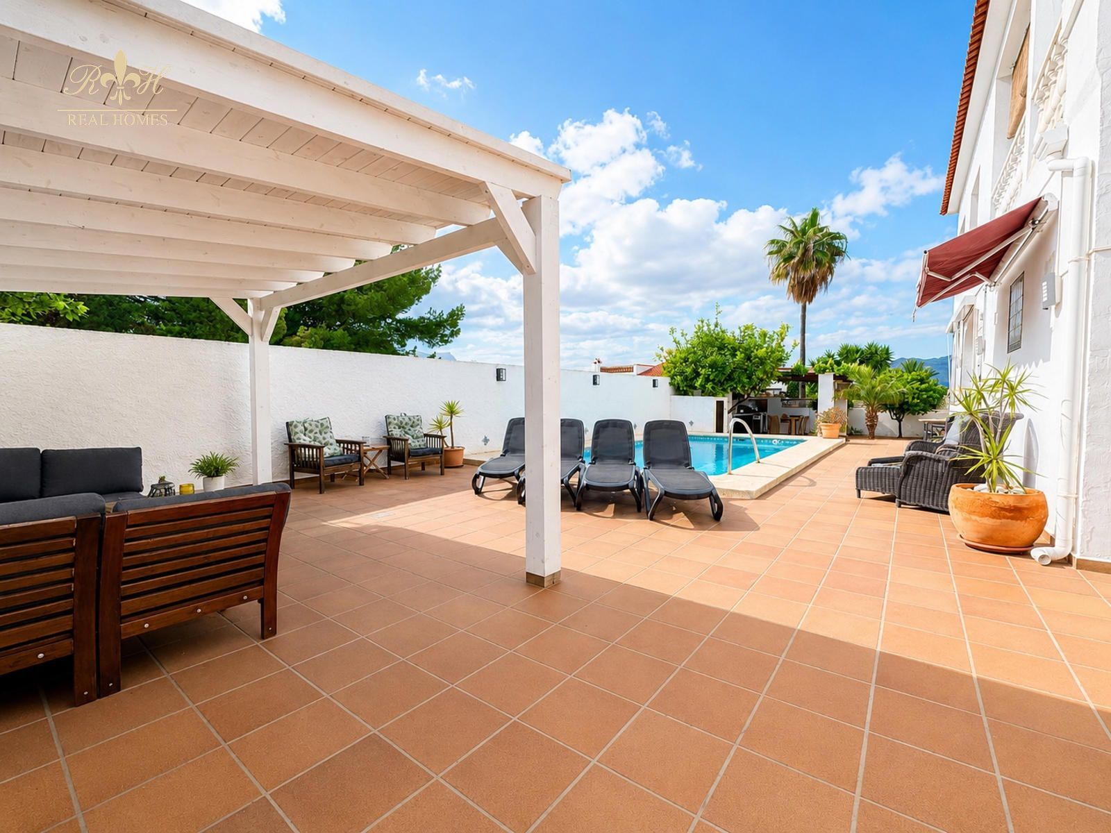 Espectacular adosado con piscina privada, cocina de verano y vistas panorámicas en El Albir