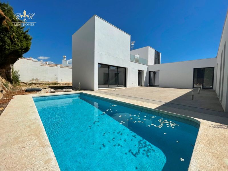 Chalet Independiente en venta y alquiler Alfaz del Pi, Alicante. Ref: 2017. Real Homes