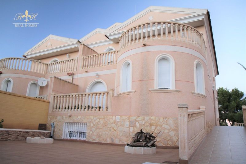 Chalet Independiente en venta Benidorm, Alicante. Ref: 2075. Real Homes